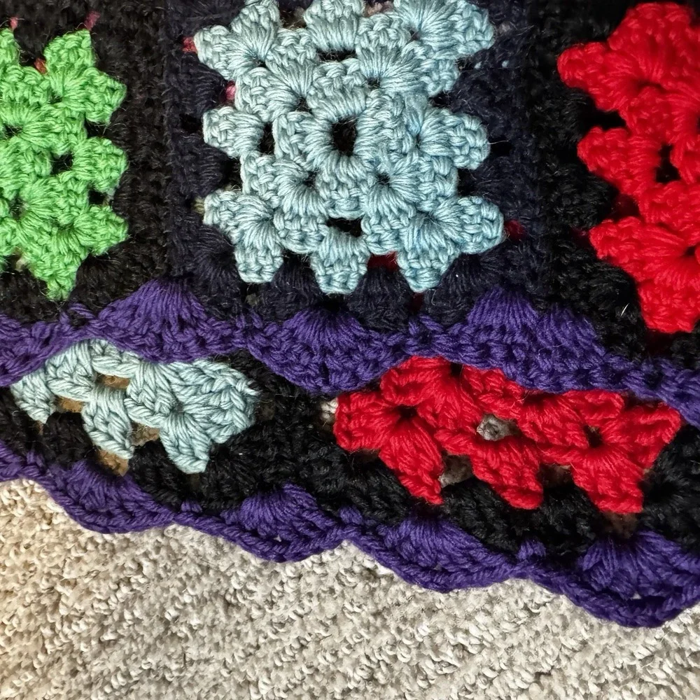 VTG GRANNY SQUARE Handmade Crochet Purple Ruffle Border 60x45 Afghan Throw 1970s